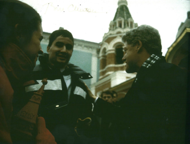David Zapata meeting Bill Clinton in Russia during his senior year at Gettysburg College